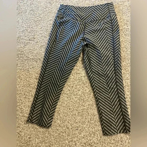 Nike Dri-Fit Legend 2.0 Training Zig Zag Capri Leggings | Size Small - Picture 2 of 6